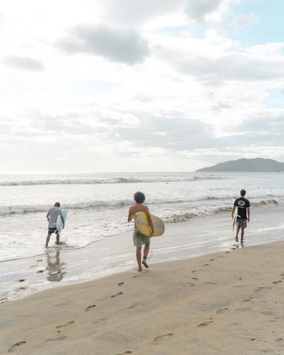 surfing in tamarindo